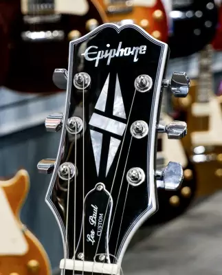 Epiphone - Adam Jones Les Paul Custom Art Collection: Julie Heffernan's ''Self Portrait as Not Dead Yet'' - Antique Silverburst 2